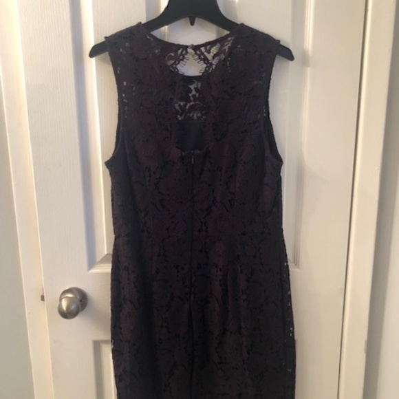 Banana Republic - Lace Burgundy Dress - Picture 3 of 5